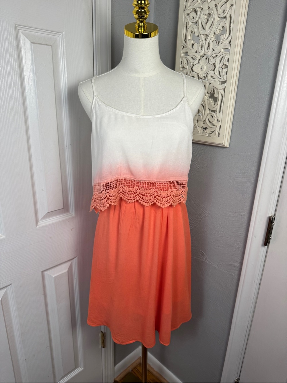 Daytrip Ombre Crochet Trim Mini Dress Medium Boho Beachy Rayon Y2K - Picture 6 of 8